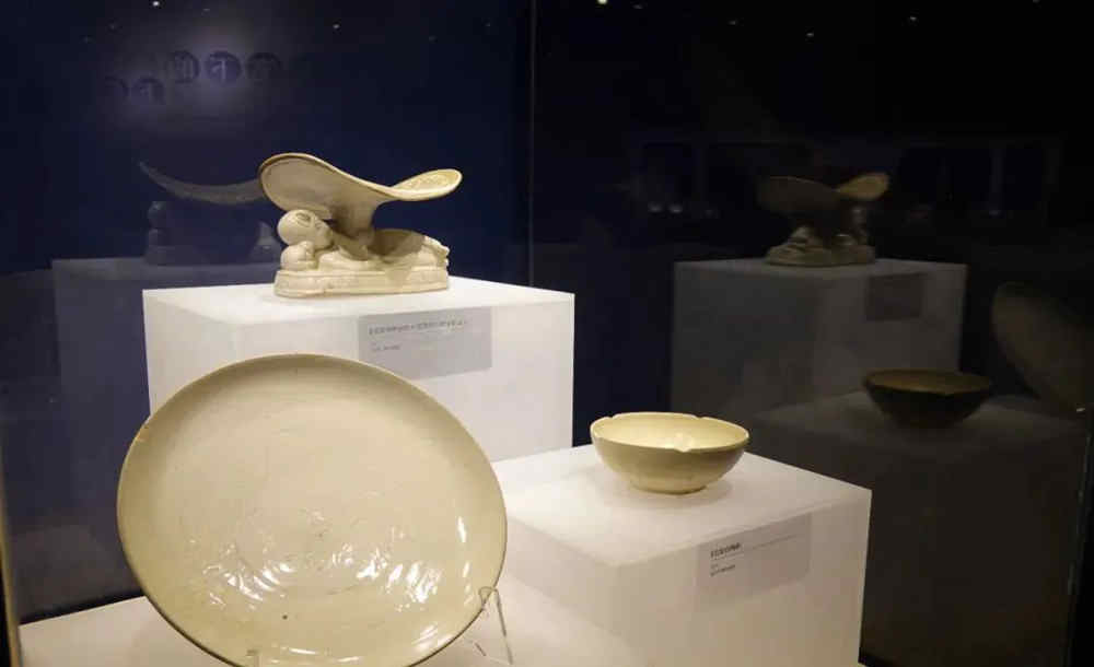 “發(fā)現定窯”展上展覽的定窯精品.jpg